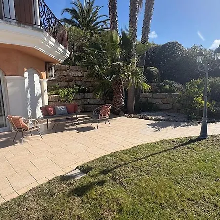 Rez De Chausse Dans Independante Calme Saint-Raphael (Var)